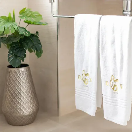 Duques Luxury Πανσιόν