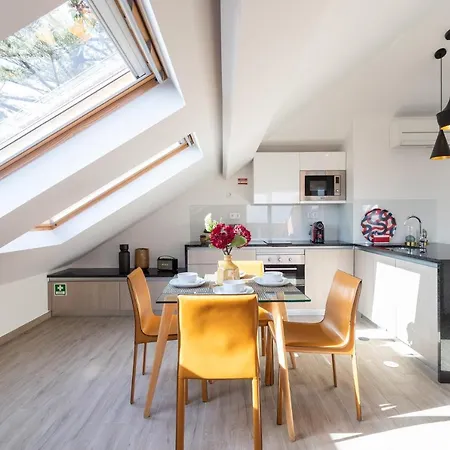 Duques Luxury בית הארחה 4*
